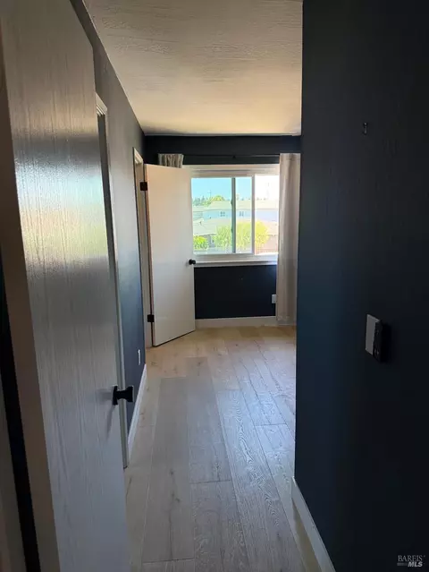 Entry Way - 455 Donner Ct, Petaluma, CA 94954 photo 6 of 6