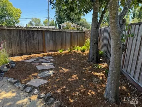 Exterior - 455 Donner Ct, Petaluma, CA 94954 photo 5 of 17