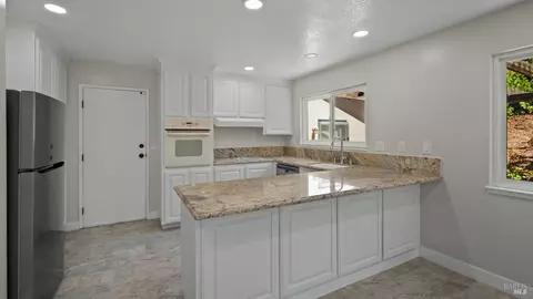 450 Mountain View Dr, Martinez, CA 94553 photo 3