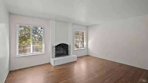 450 Mountain View Dr, Martinez, CA 94553 photo 2