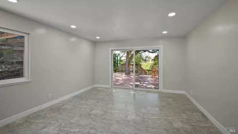 450 Mountain View Dr, Martinez, CA 94553 photo 4