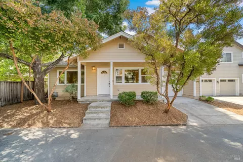 760 Zuur St, Santa Rosa, CA 95401