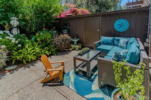 112 Surrey Ln, San Rafael, CA 94903