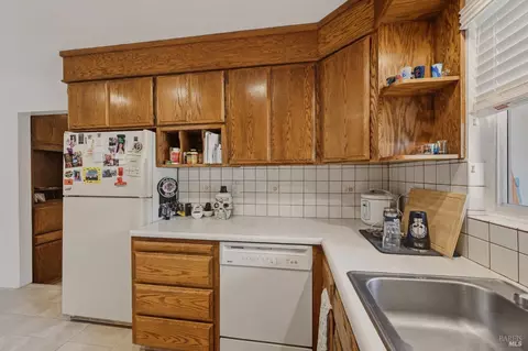 Kitchen - 340 Plum St, Vacaville, CA 95688 photo 4 of 4