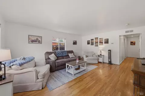 Living - 340 Plum St, Vacaville, CA 95688 photo 1 of 3