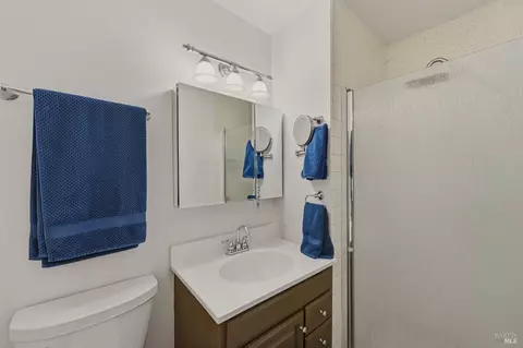 Bath - 340 Plum St, Vacaville, CA 95688 photo 3 of 3