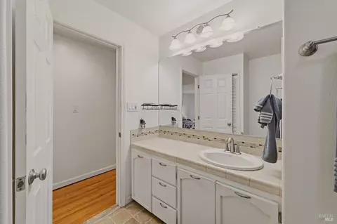 Bath - 340 Plum St, Vacaville, CA 95688 photo 2 of 3