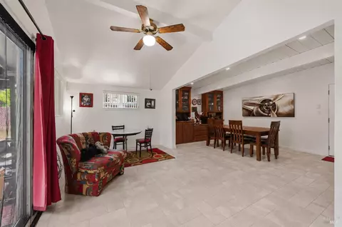 Dining - 340 Plum St, Vacaville, CA 95688 photo 4 of 5