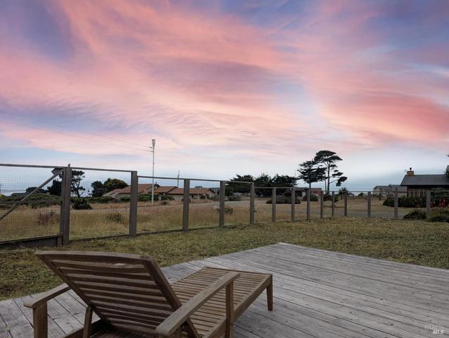 14771 Cypress Point Rd, Manchester, CA 95459
