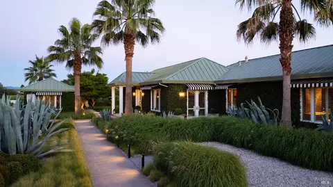 Exterior - 1237 Bella Oaks Ln, Napa, CA 94558 photo 3 of 14