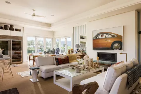 Living - 1237 Bella Oaks Ln, Napa, CA 94558 photo 3 of 9