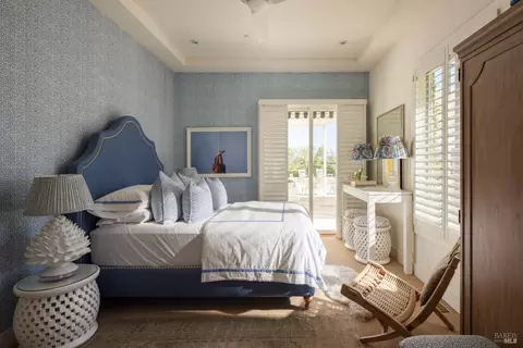 Bedroom - 1237 Bella Oaks Ln, Napa, CA 94558 photo 1 of 7