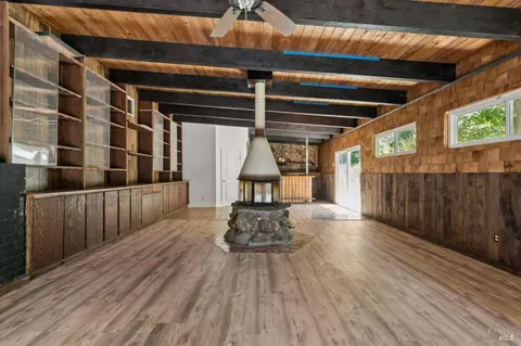 Living - 40 Queens Ct, Napa, CA 94558 photo 2 of 12