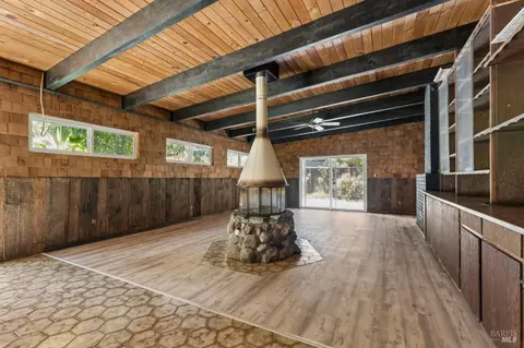 Living - 40 Queens Ct, Napa, CA 94558 photo 6 of 12