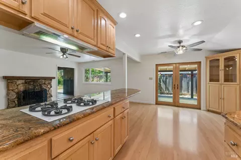 Kitchen - 40 Queens Ct, Napa, CA 94558 photo 2 of 4