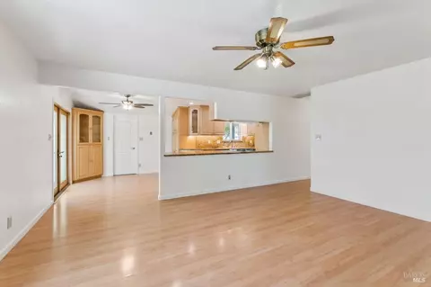 Living - 40 Queens Ct, Napa, CA 94558 photo 11 of 12