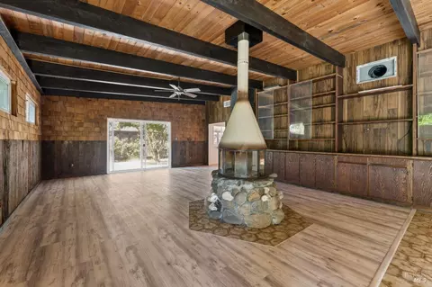 Living - 40 Queens Ct, Napa, CA 94558 photo 5 of 12