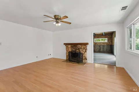 Living - 40 Queens Ct, Napa, CA 94558 photo 9 of 12