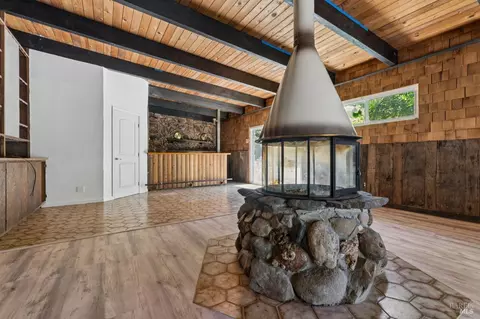 Living - 40 Queens Ct, Napa, CA 94558 photo 7 of 12
