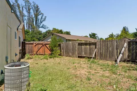 Exterior - 40 Queens Ct, Napa, CA 94558 photo 13 of 19