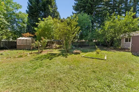 Exterior - 40 Queens Ct, Napa, CA 94558 photo 2 of 19