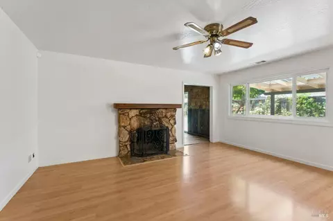 Living - 40 Queens Ct, Napa, CA 94558 photo 12 of 12