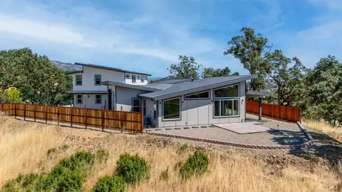 Exterior - 868 Sanel Dr, Ukiah, CA 95482 photo 4 of 5