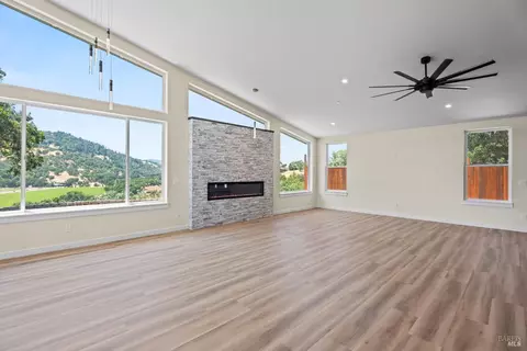 Living - 868 Sanel Dr, Ukiah, CA 95482 photo 5 of 9