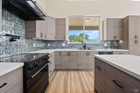 Kitchen - 868 Sanel Dr, Ukiah, CA 95482 photo 3 of 7
