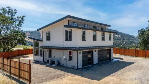 Exterior - 868 Sanel Dr, Ukiah, CA 95482 photo 3 of 5