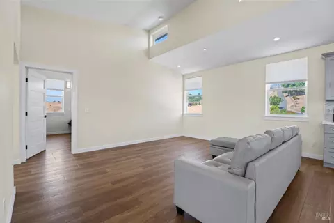 Living - 868 Sanel Dr, Ukiah, CA 95482 photo 8 of 9
