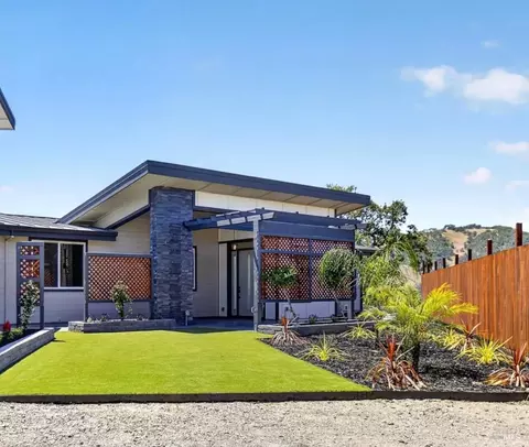 Exterior - 868 Sanel Dr, Ukiah, CA 95482 photo 2 of 5