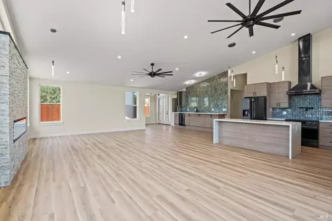 Living - 868 Sanel Dr, Ukiah, CA 95482 photo 3 of 9