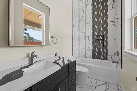 Bath - 868 Sanel Dr, Ukiah, CA 95482 photo 7 of 10