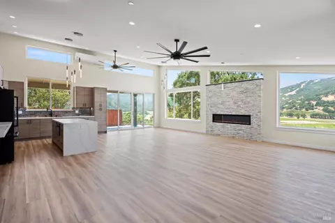 Living - 868 Sanel Dr, Ukiah, CA 95482 photo 2 of 9