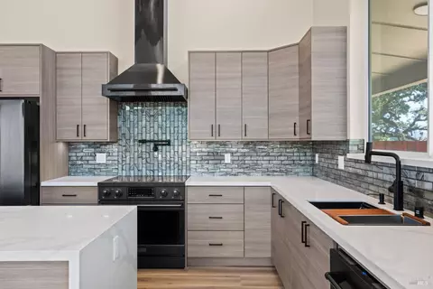 Kitchen - 868 Sanel Dr, Ukiah, CA 95482 photo 2 of 7