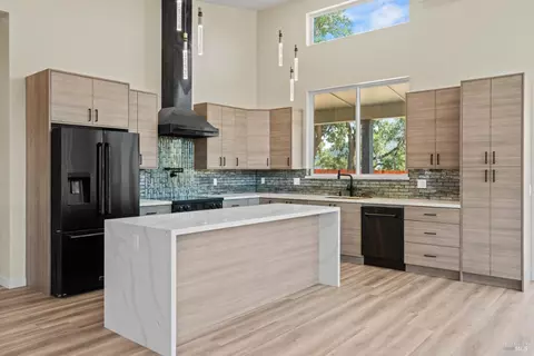 Kitchen - 868 Sanel Dr, Ukiah, CA 95482 photo 5 of 7
