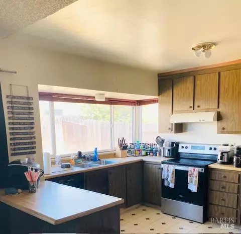 2016 Davis Dr, Fairfield, CA 94533 photo 4
