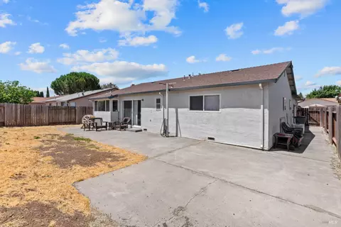 2016 Davis Dr, Fairfield, CA 94533 photo 8
