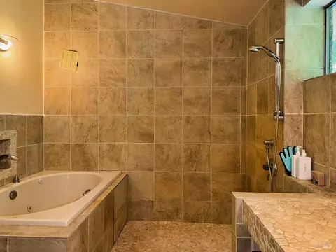 Bath - 4345 Blackhawk Dr, Willits, CA 95490 photo 1 of 2