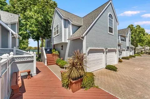 Exterior - 377 E 2nd St, Benicia, CA 94510 photo 3 of 6