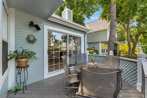 Exterior - 377 E 2nd St, Benicia, CA 94510 photo 4 of 6