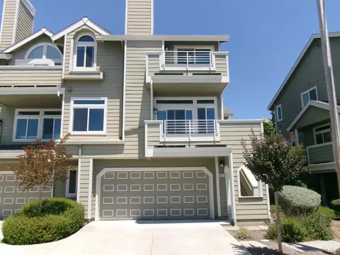 2073 Stonefield Ln, Santa Rosa, CA 95403