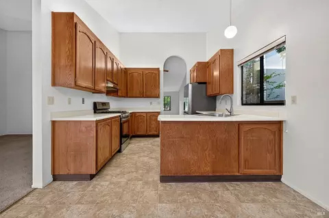 Kitchen - 527 Mallory Ave, Windsor, CA 95492 photo 1 of 4