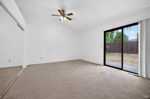 Bedroom - 527 Mallory Ave, Windsor, CA 95492 photo 4 of 5