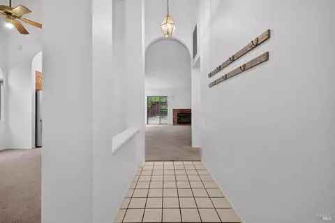 Entry Way - 527 Mallory Ave, Windsor, CA 95492 photo 1 of 2