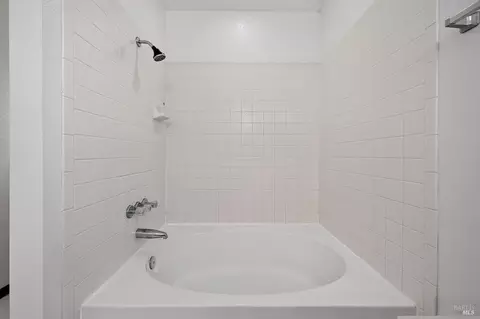 Bath - 527 Mallory Ave, Windsor, CA 95492 photo 6 of 6