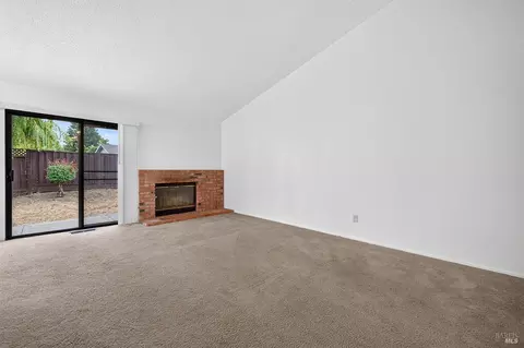 Living - 527 Mallory Ave, Windsor, CA 95492 photo 4 of 6