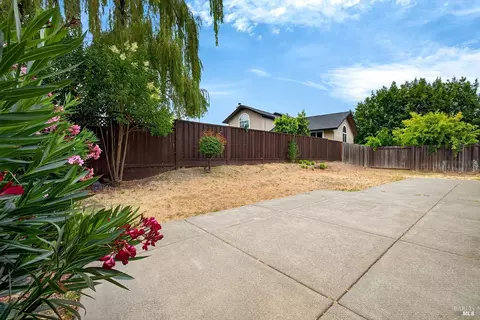 Exterior - 527 Mallory Ave, Windsor, CA 95492 photo 4 of 4