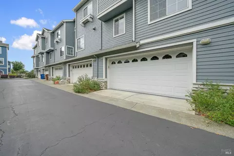Exterior - 450 E St, Benicia, CA 94510 photo 8 of 10